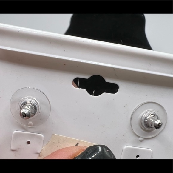 PRETTY in  Pink‎ Glass Bead Earrings - Picture 2 of 2